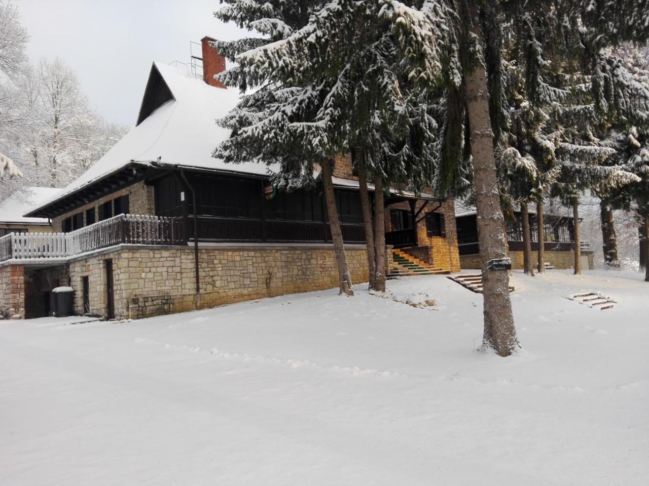 Camping Déjá Vu Szállás&rendezvény Zirc